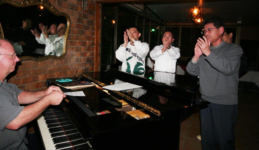 Piano Bar Singers